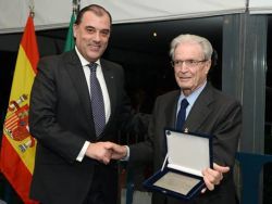 Antonio Garrigues recebe o Prémio IUSTITIAE